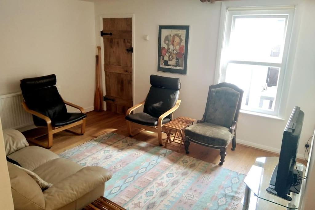 Welcoming Cottage In Chichester Near City Centre Εξωτερικό φωτογραφία