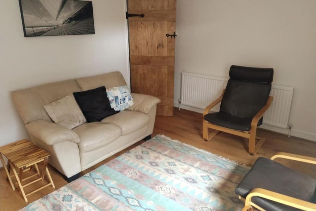 Welcoming Cottage In Chichester Near City Centre Εξωτερικό φωτογραφία