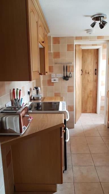 Welcoming Cottage In Chichester Near City Centre Εξωτερικό φωτογραφία