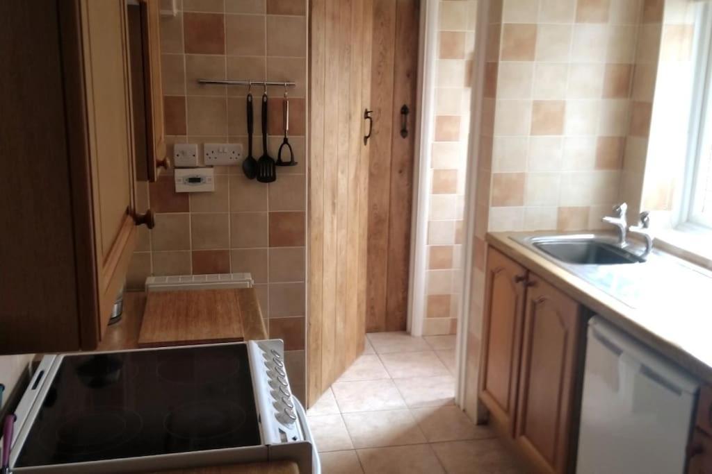 Welcoming Cottage In Chichester Near City Centre Εξωτερικό φωτογραφία