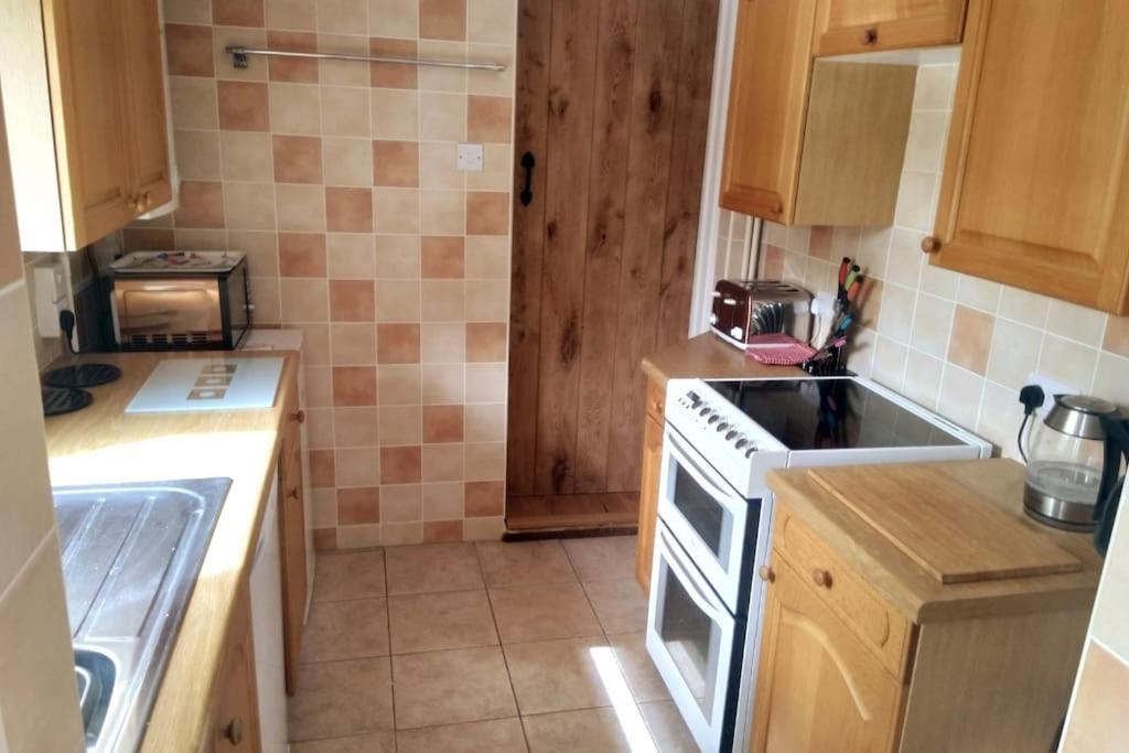 Welcoming Cottage In Chichester Near City Centre Εξωτερικό φωτογραφία
