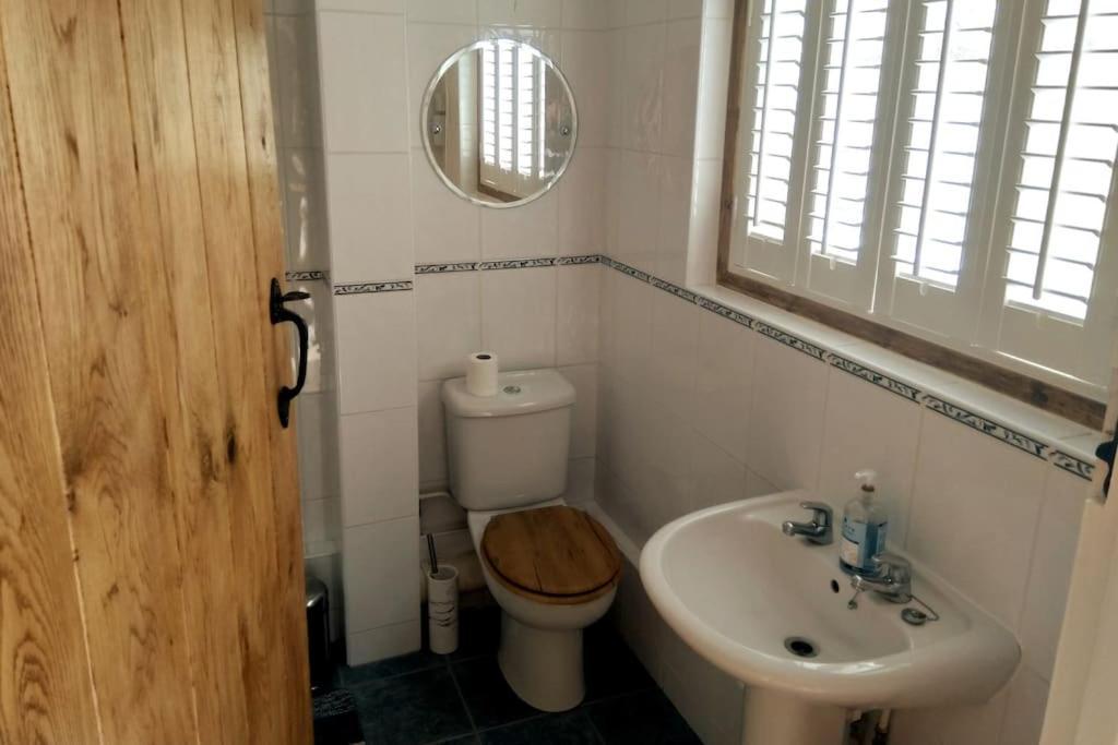 Welcoming Cottage In Chichester Near City Centre Εξωτερικό φωτογραφία