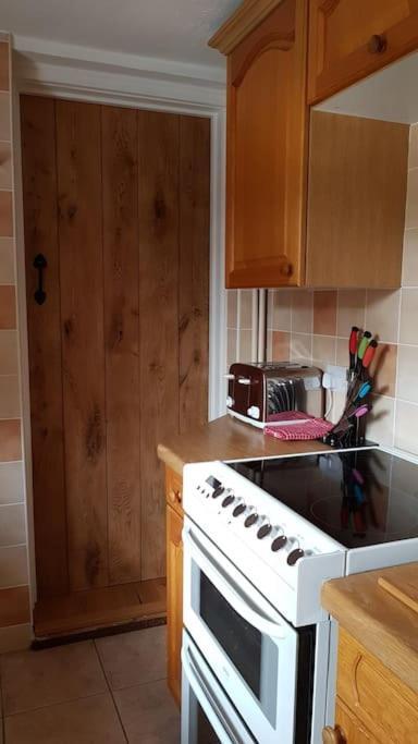 Welcoming Cottage In Chichester Near City Centre Εξωτερικό φωτογραφία